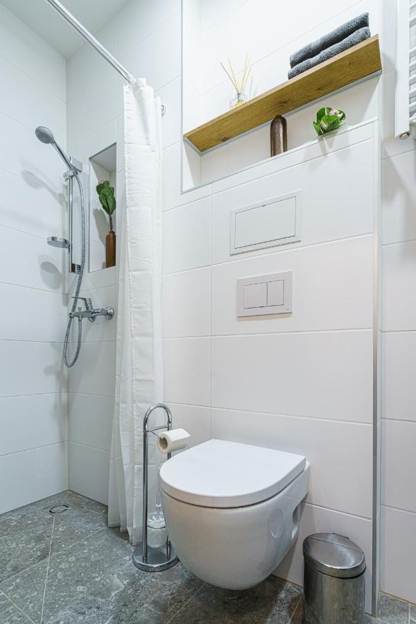 Modern Rustic In Center-Prime Rentals คอนัส ภายนอก รูปภาพ